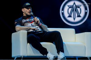 Голубочкин, Ли Прист, Ведущие